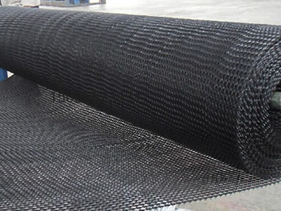 Black three dimension geonet roll on the produce machine.