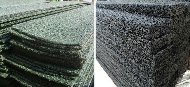 Rectangular plastic blind ditches in green and black colors are piled up in order.
