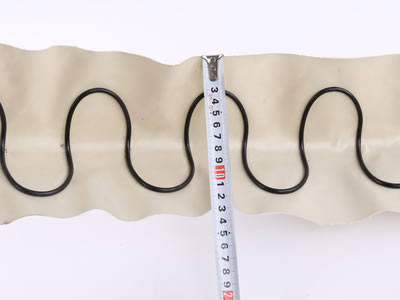 Use the band tape to measure the height of spring semicircle tube, and the number is 13.5 cm.